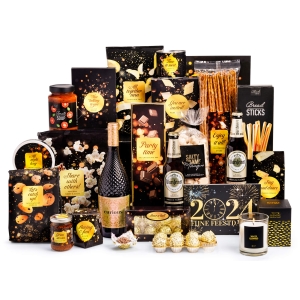 Gave kerstpakketten met heerlijke snacks en hapjes om van te genieten