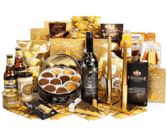 Luxe relatiegeschenk goud met koekjes, wijn en kaarsen